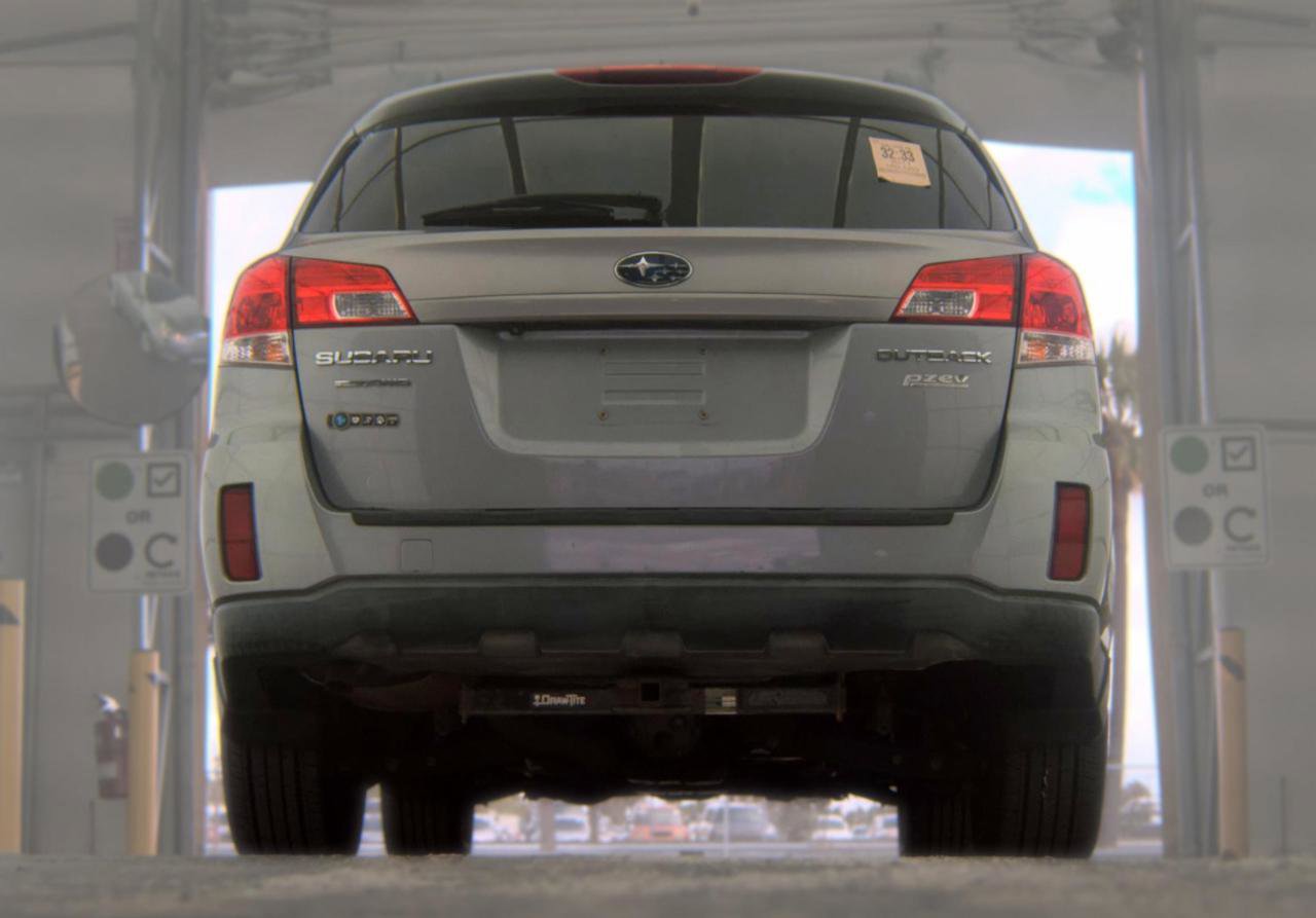 Used 2011 Subaru Outback 2.5i Limited w/ PWR Moonroof Pkg AWD/4WD image 7