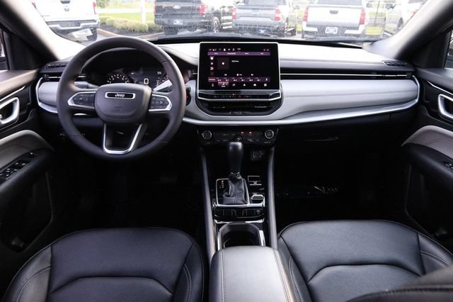 Used 2025 Jeep Compass Limited AWD/4WD image 23