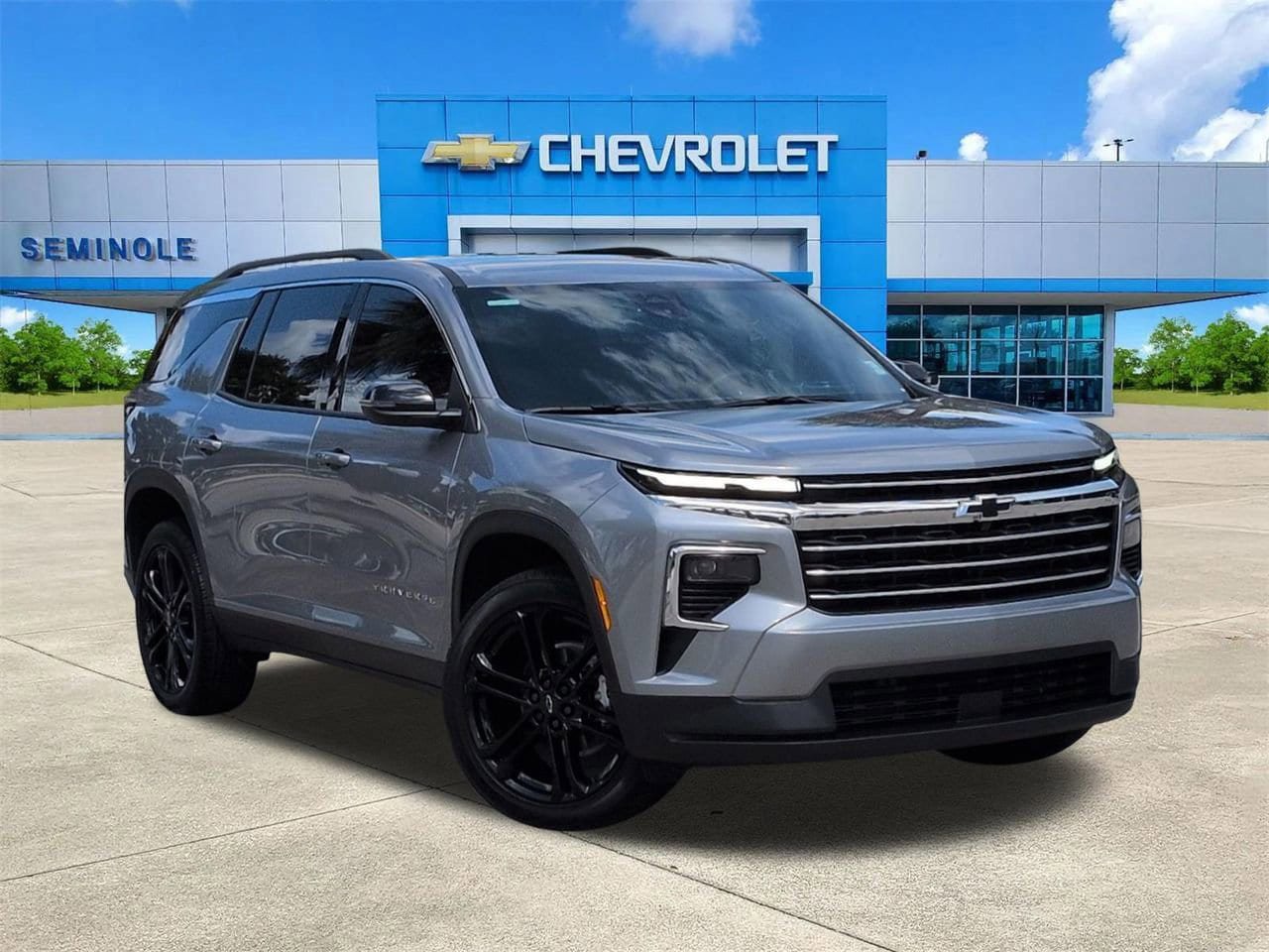Used 2026 Chevrolet Traverse LT FWD image 1