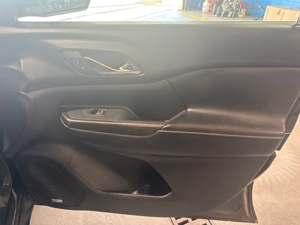 Used 2018 GMC Acadia SLT AWD/4WD image 17