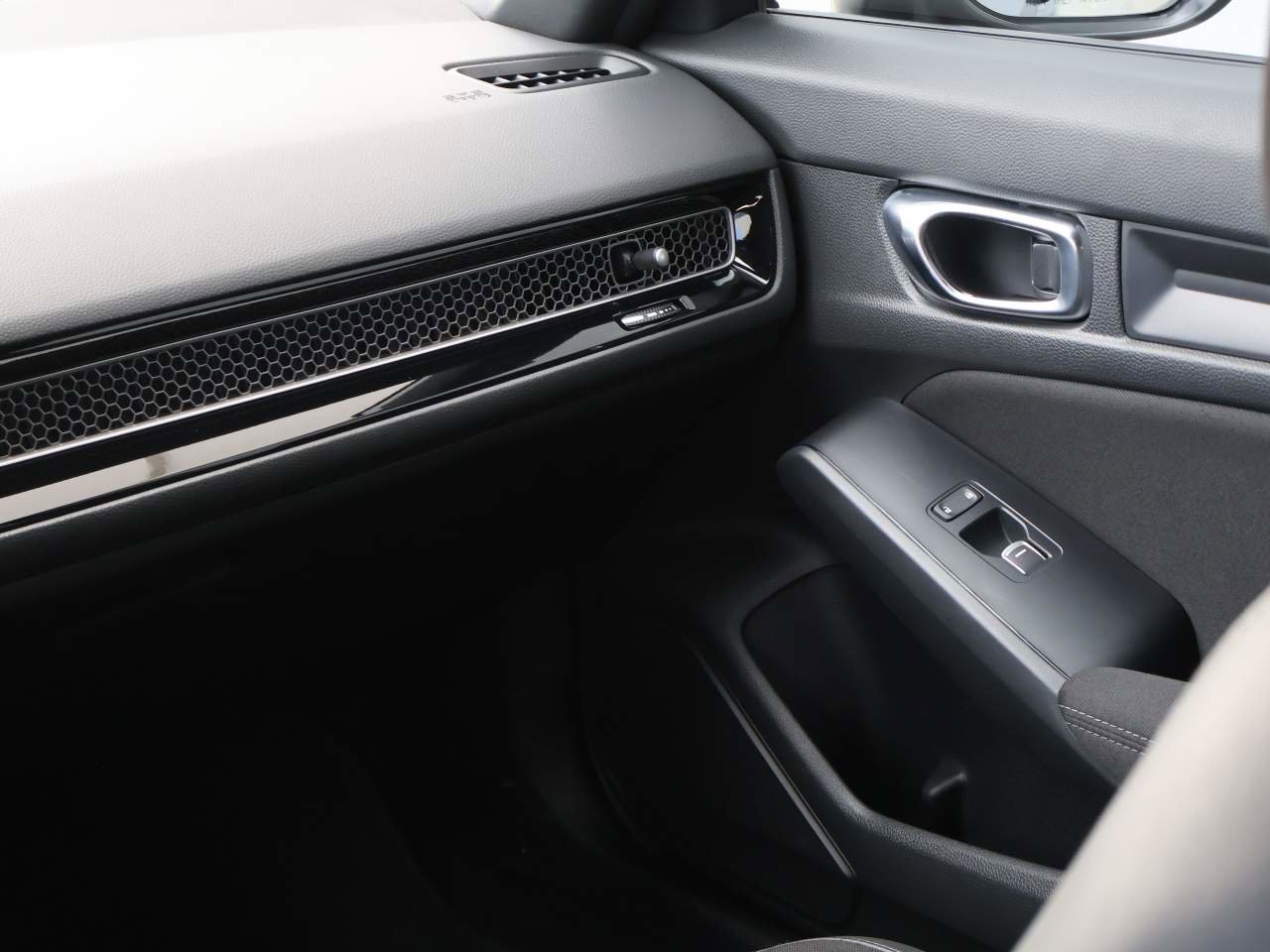 Used 2025 Honda Civic Sport image 16