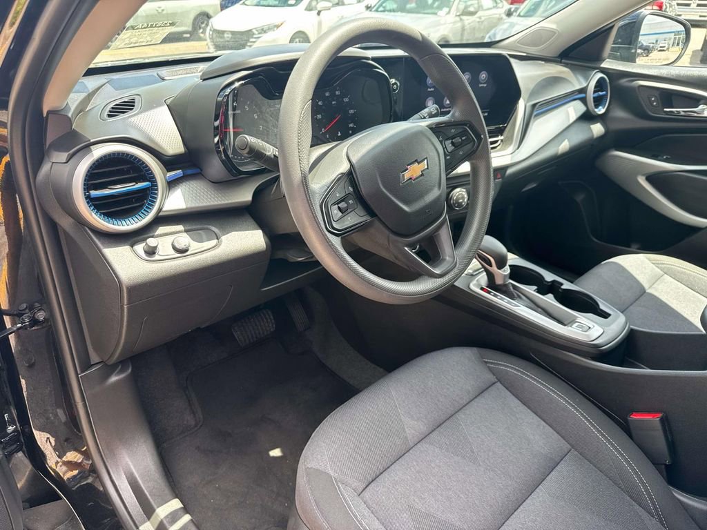Certified 2025 Chevrolet Trax LS w/ LS Convenience Package FWD image 18