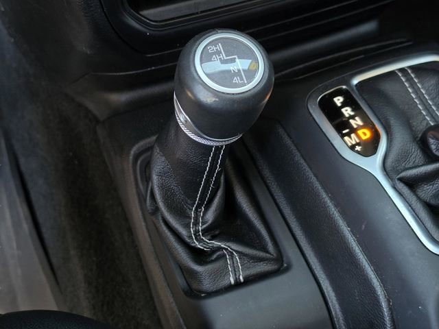 Used 2020 Jeep Wrangler Unlimited Sahara AWD/4WD image 30