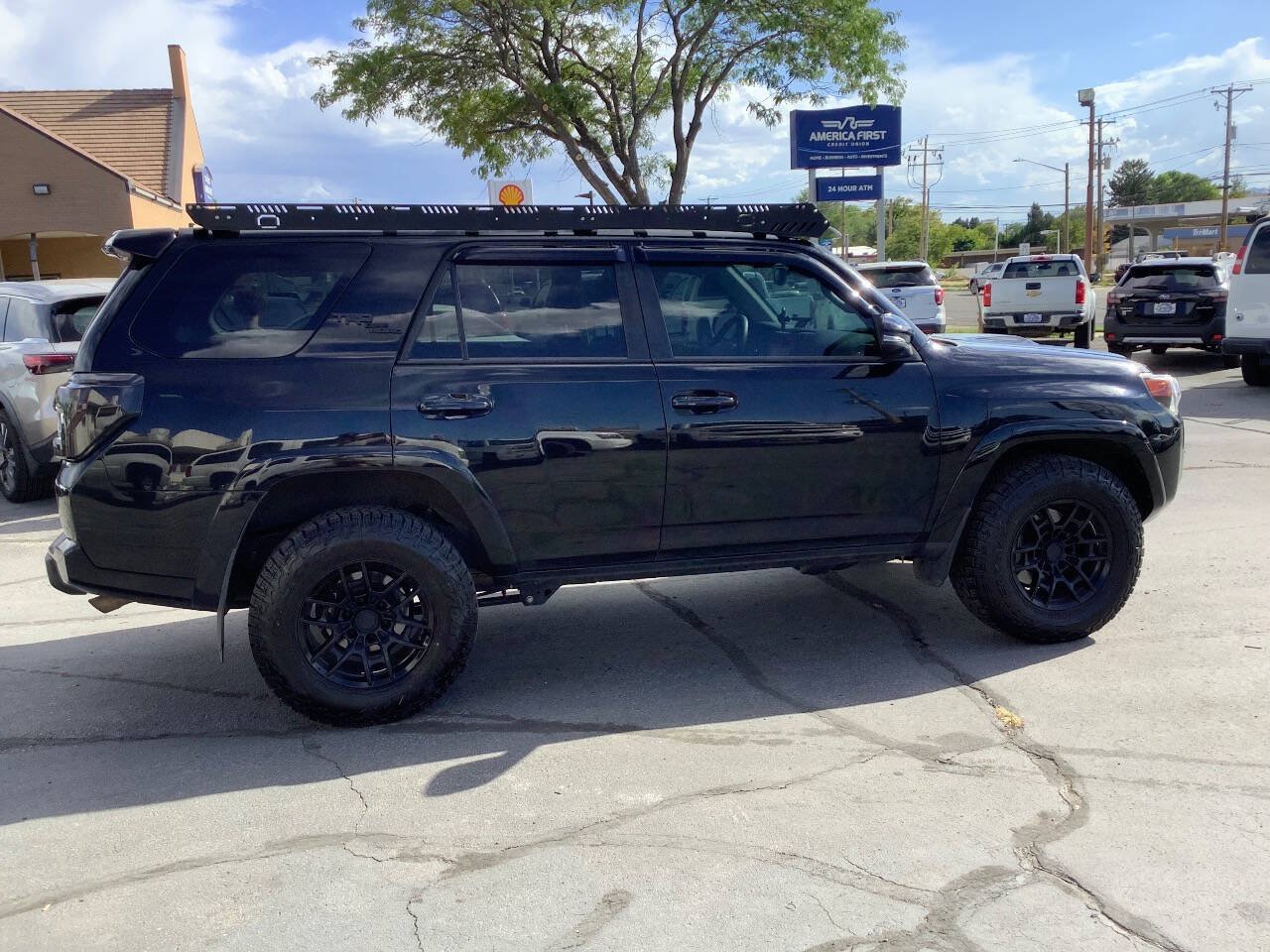 Used 2022 Toyota 4Runner TRD Off-Road Premium AWD/4WD image 12
