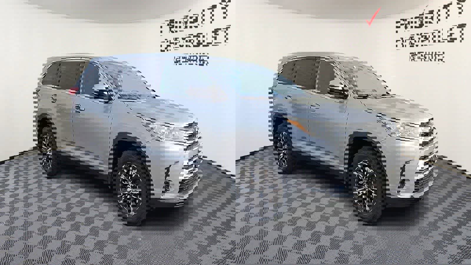 Used 2019 Toyota Highlander LE image 2