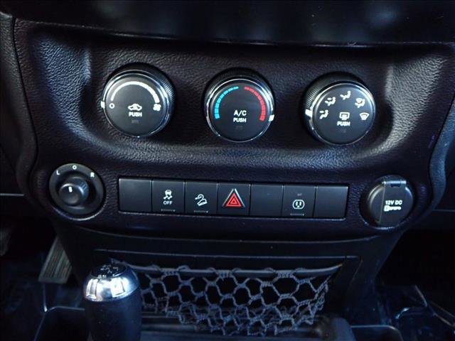 Used 2016 Jeep Wrangler Unlimited Rubicon w/ Connectivity Group image 17