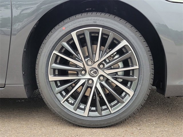 New 2025 Lexus ES 300h w/ Premium Package image 5