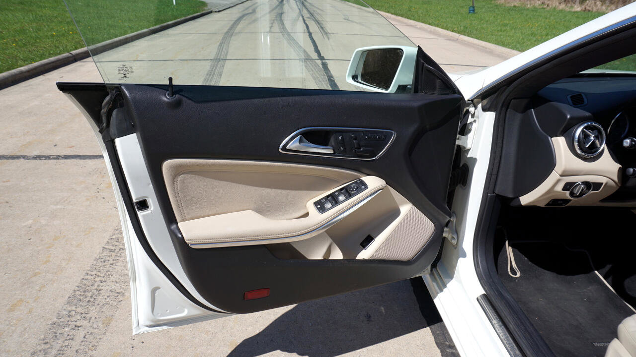 Used 2015 Mercedes-Benz CLA 250 image 25