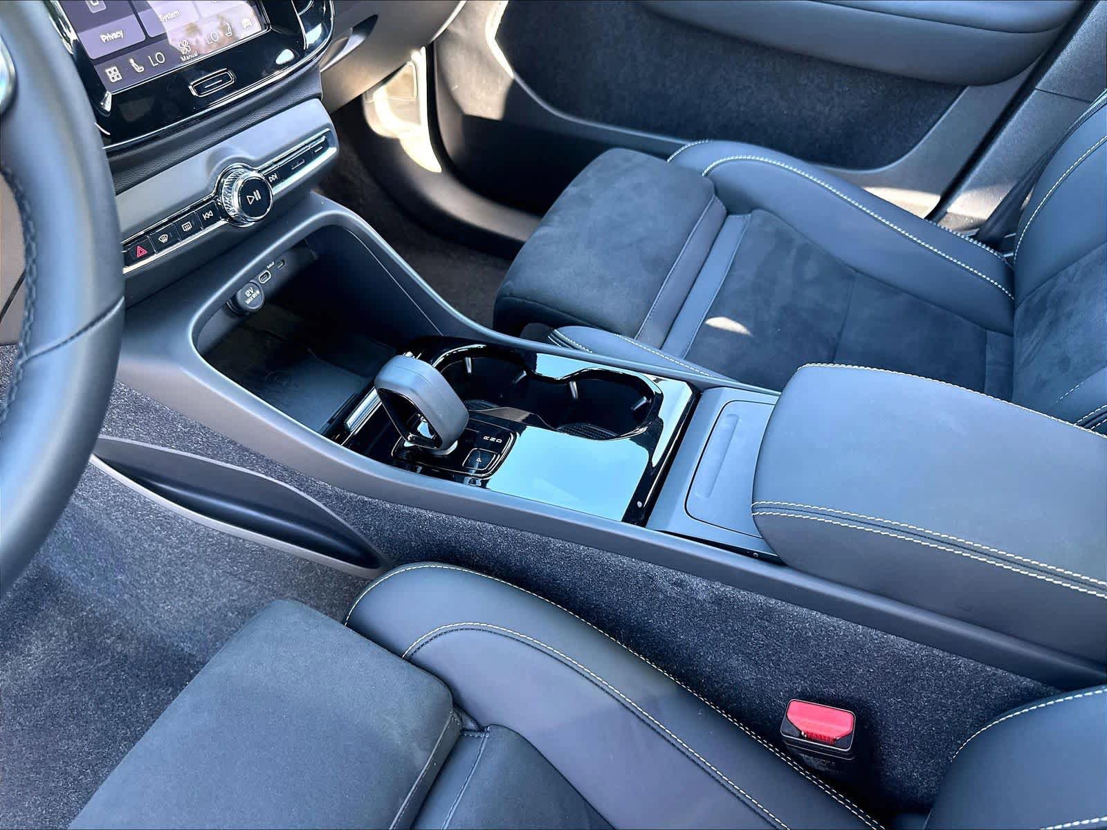 Used 2023 Volvo XC40 Recharge Plus AWD/4WD image 20