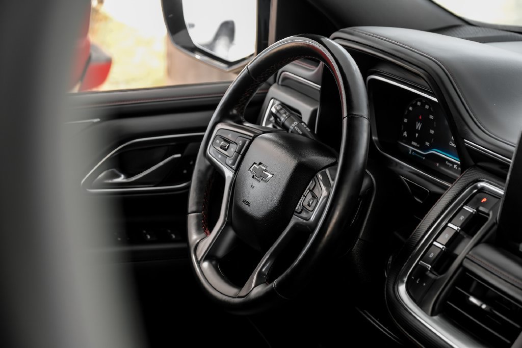 Used 2023 Chevrolet Suburban RST w/ Luxury Package RWD image 13