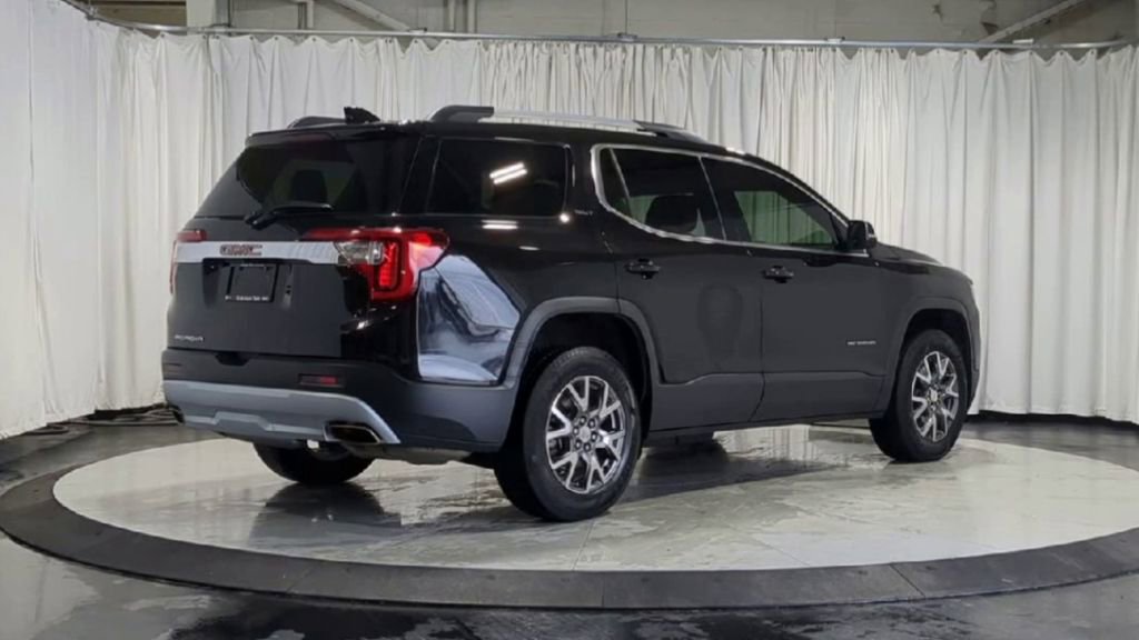 Used 2022 GMC Acadia SLT w/ LPO, Floor Liner Package image 10