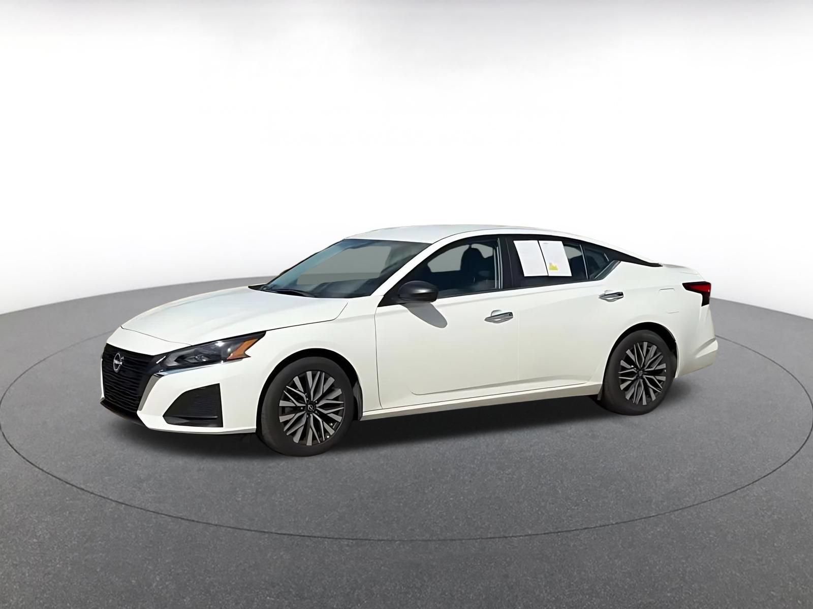 Used 2025 Nissan Altima 2.5 SV FWD image 8