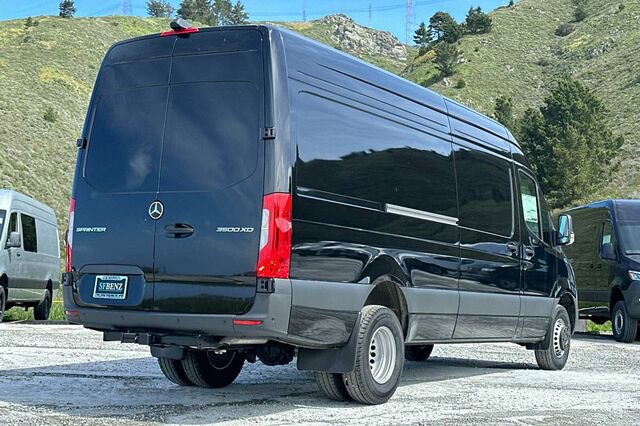 Used 2024 Mercedes-Benz Sprinter 3500 image 4