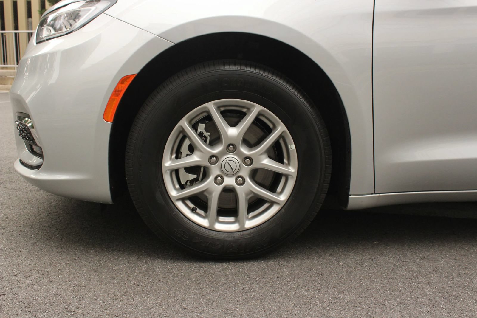 Used 2026 Chrysler Pacifica Select FWD image 11