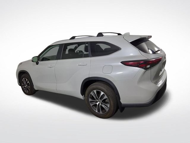 Used 2024 Toyota Highlander XLE AWD/4WD image 10