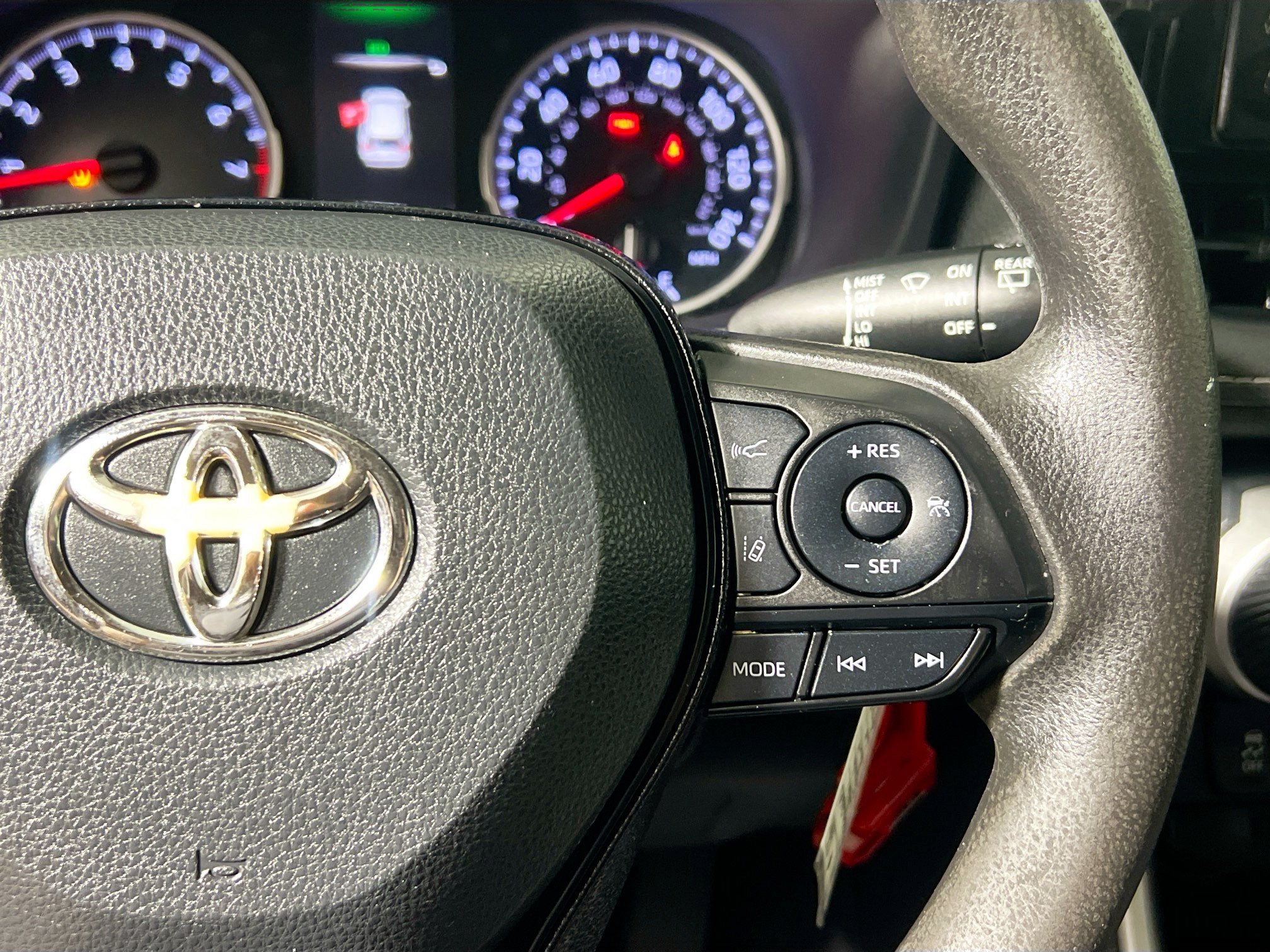 Used 2021 Toyota RAV4 LE FWD image 19