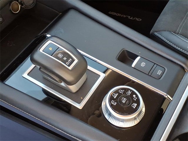 Used 2024 Mitsubishi Outlander AWD image 13