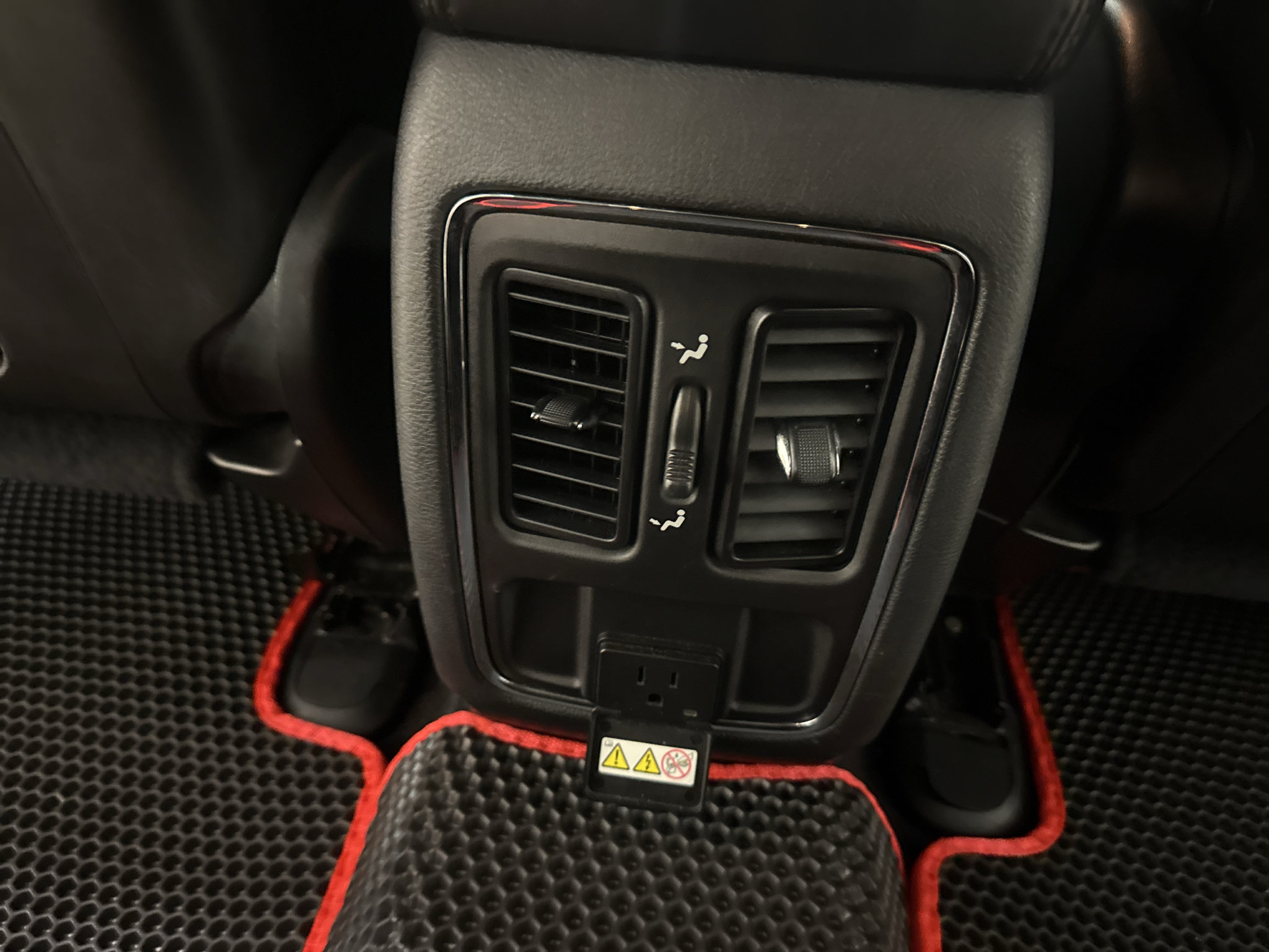 Used 2019 Jeep Grand Cherokee Altitude RWD image 26