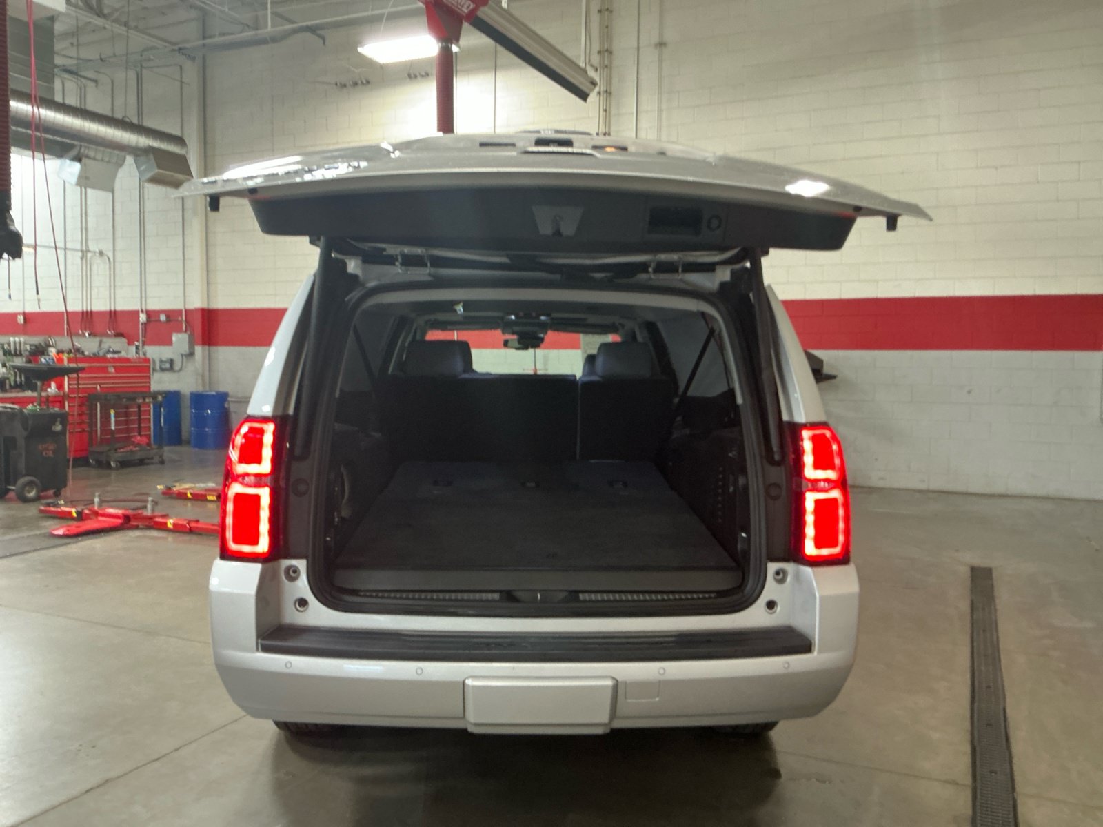 Used 2020 Chevrolet Suburban LT AWD/4WD image 34