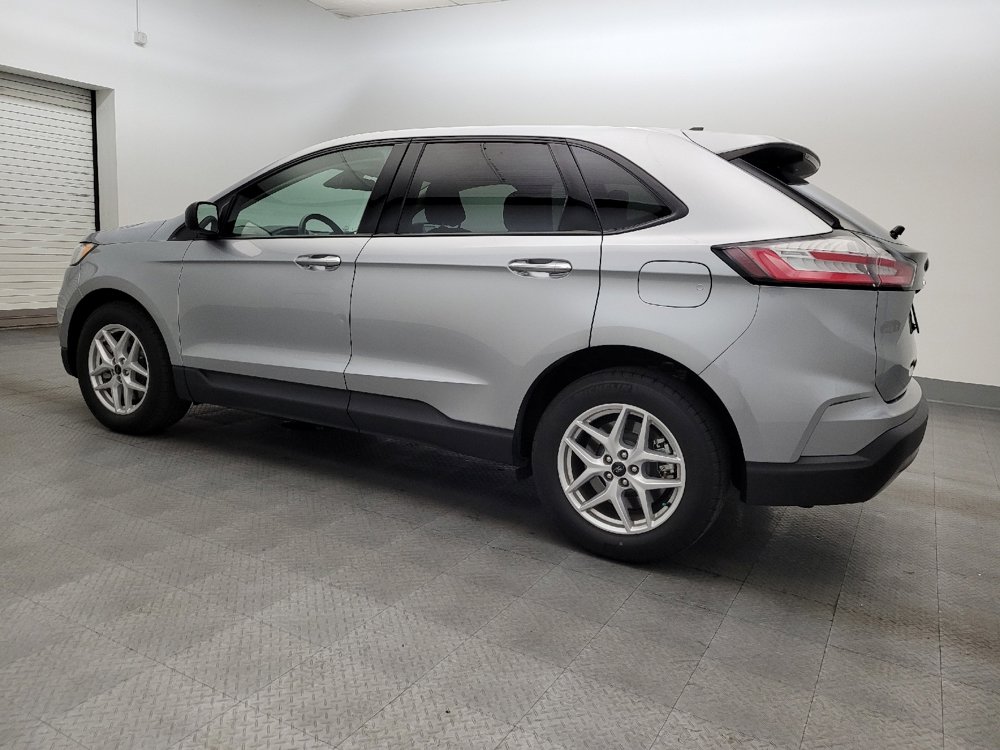 Used 2023 Ford Edge SE image 3