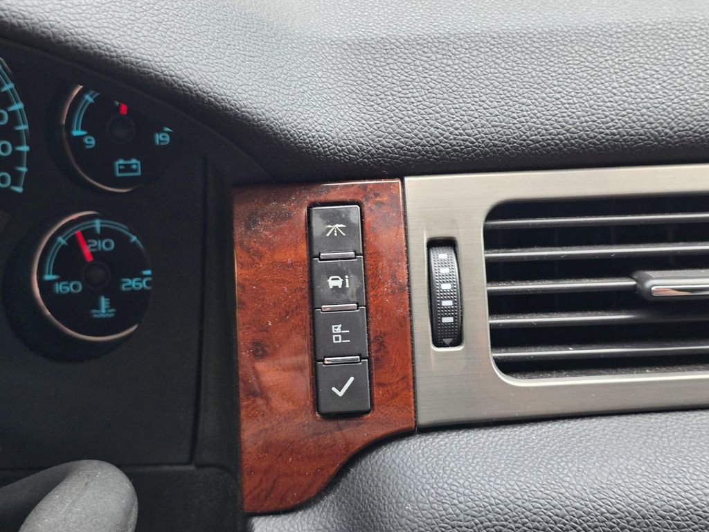 Used 2009 Chevrolet Avalanche LT AWD/4WD image 25