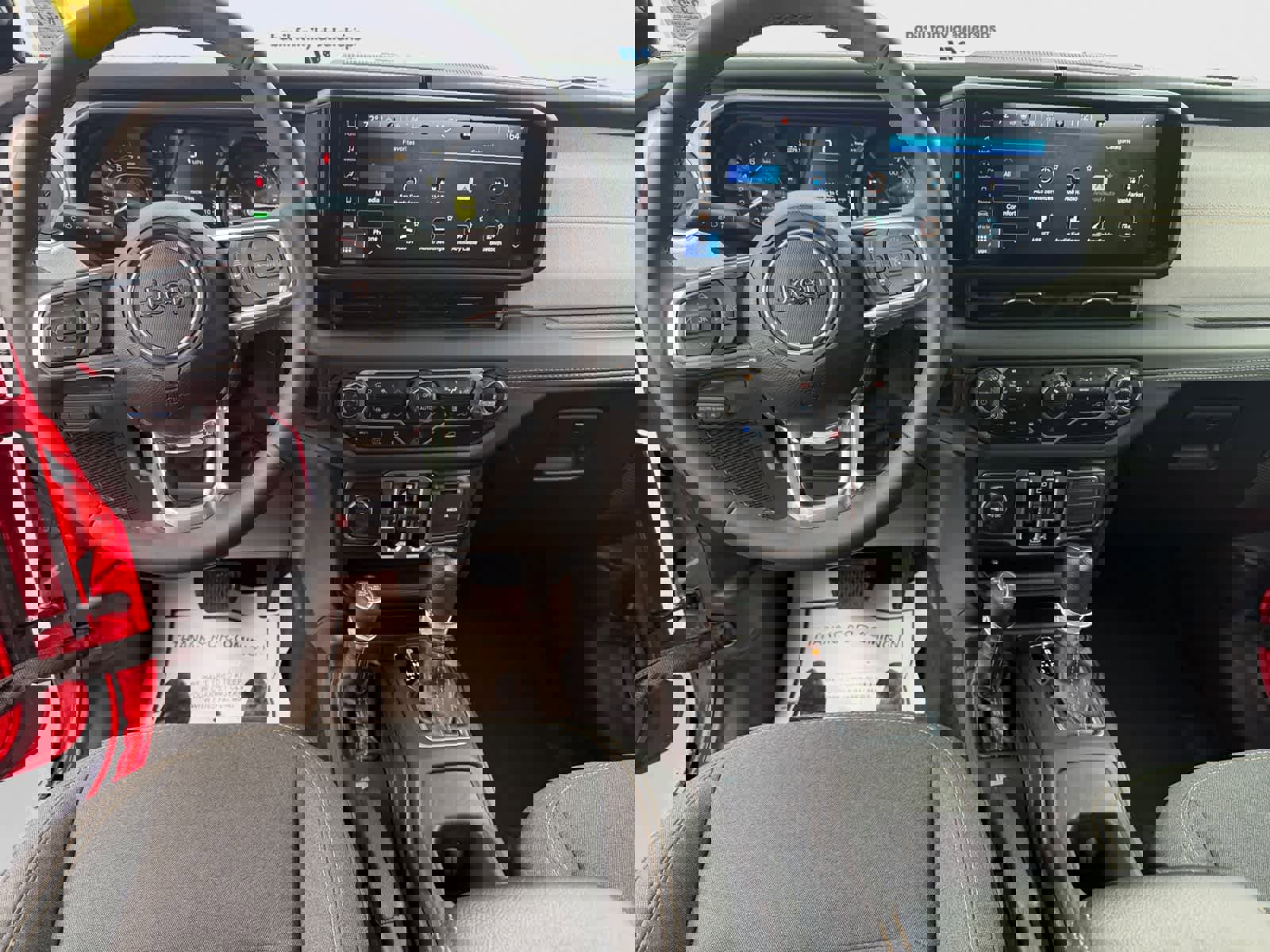 Used 2025 Jeep Wrangler Sahara image 12