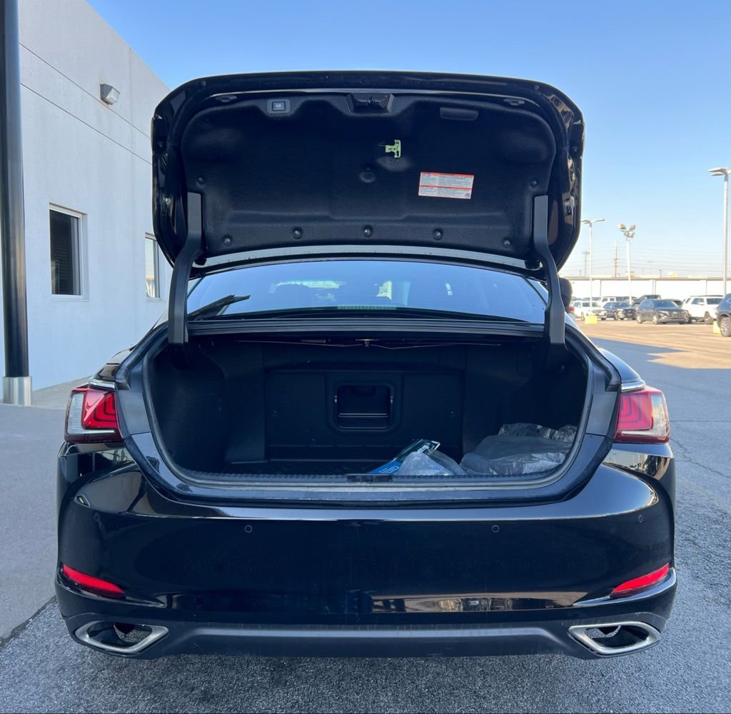 Used 2024 Lexus ES 350 Luxury w/ Accessory Package (Z2) image 26