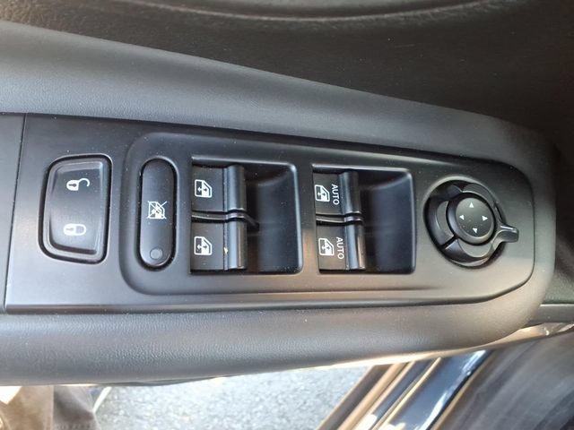 Used 2023 Jeep Renegade Latitude AWD/4WD image 26