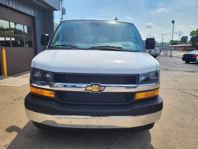 Used 2025 Chevrolet Express 3500 LS w/ Chrome Appearance Package RWD image 2