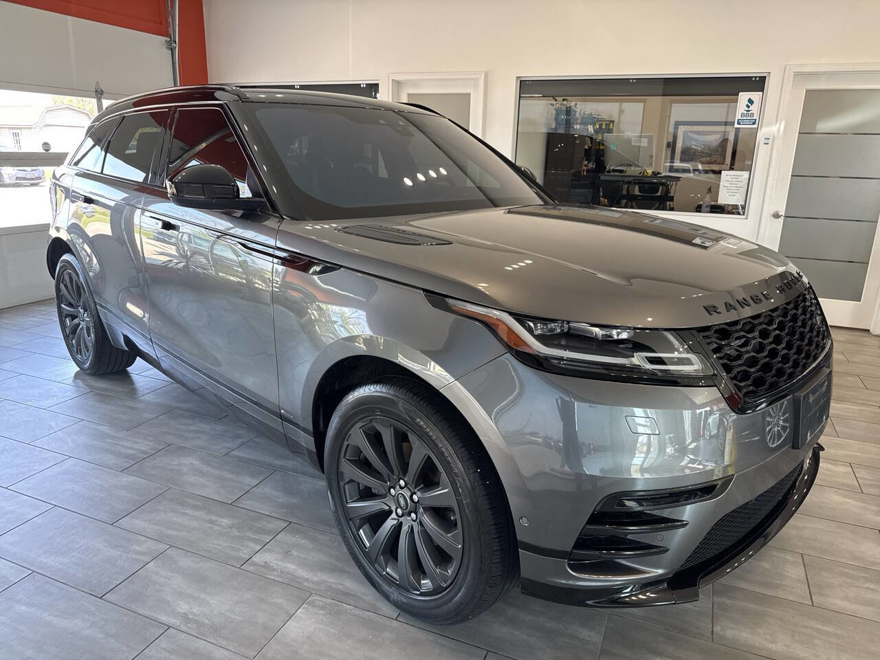 Used 2019 Land Rover Range Rover Velar R-Dynamic SE image 6