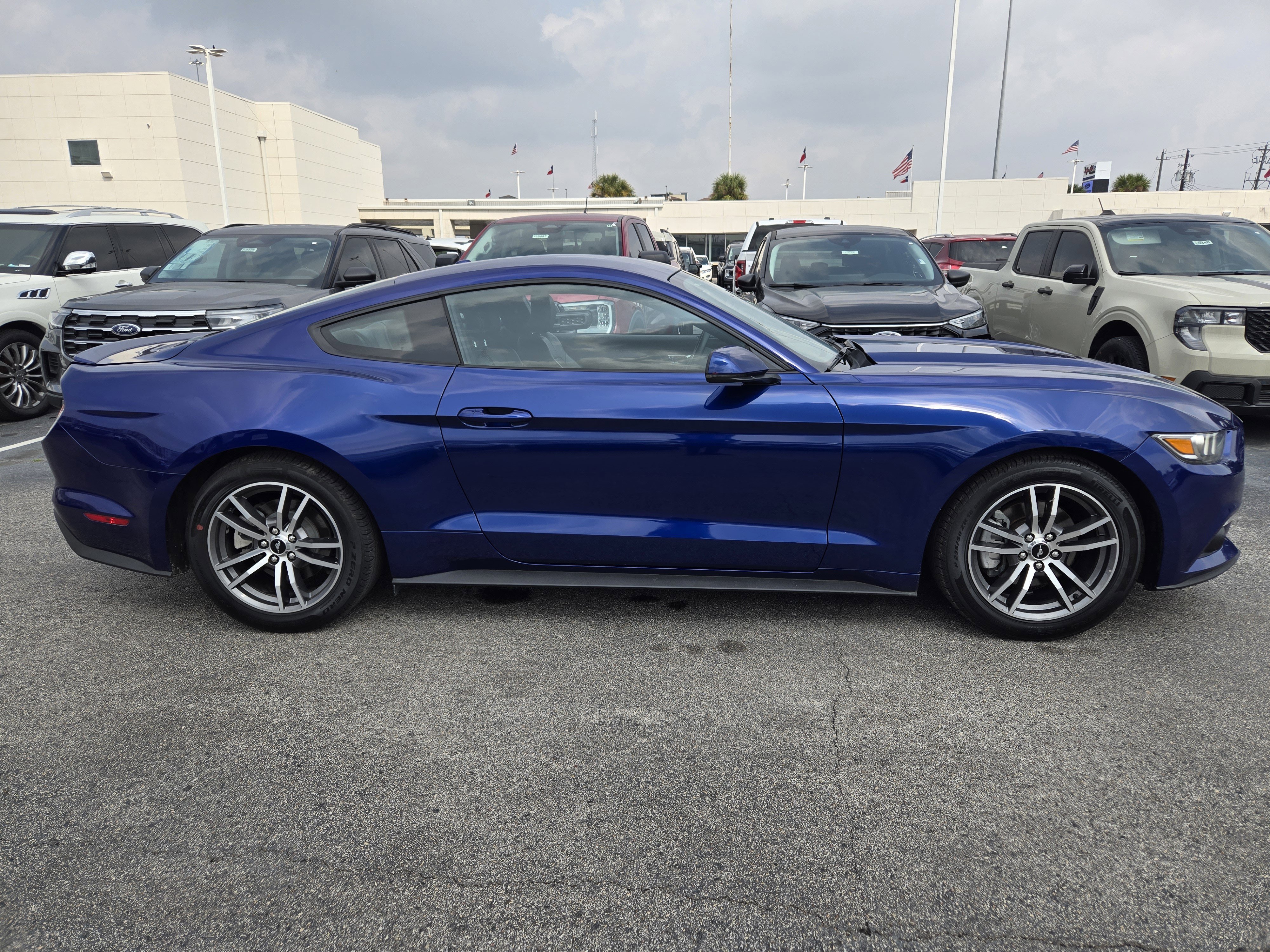 Used 2016 Ford Mustang Premium image 4