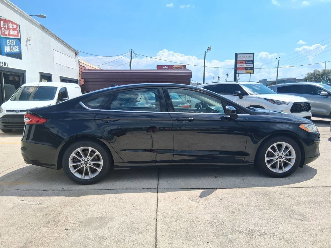 Used 2020 Ford Fusion SE FWD image 9
