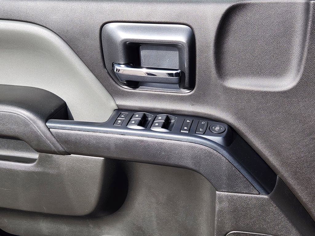 Used 2018 Chevrolet Silverado 1500 Custom w/ Custom Value Package image 12