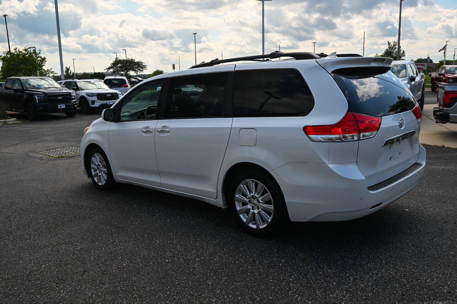Used 2011 Toyota Sienna Limited w/ Premium Pkg FWD image 7