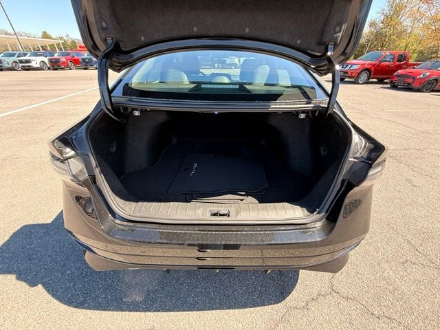 New 2026 Nissan Sentra SR w/ SR Premium Package FWD image 15