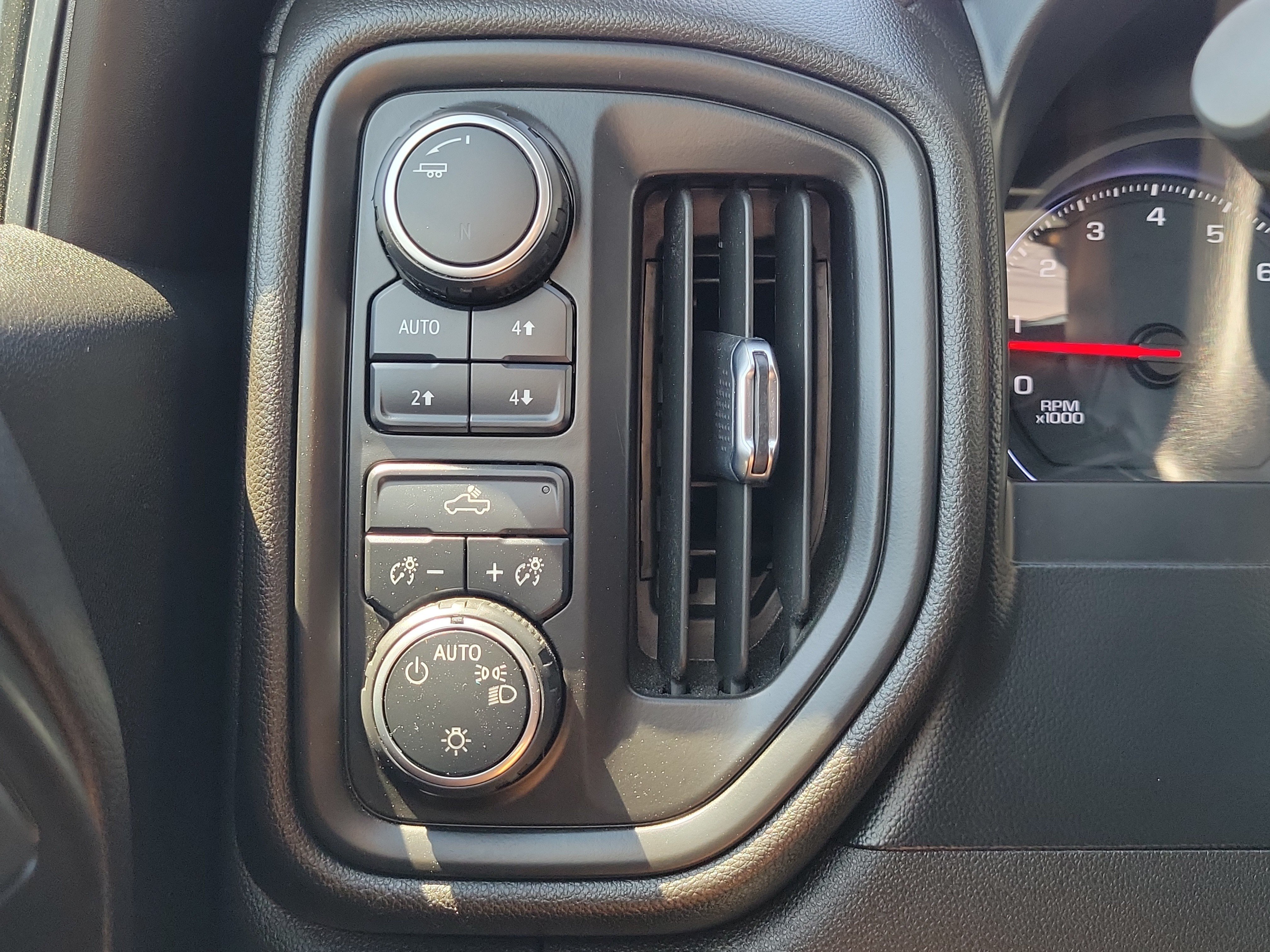 Used 2021 Chevrolet Silverado 1500 Custom Trail Boss AWD/4WD image 29