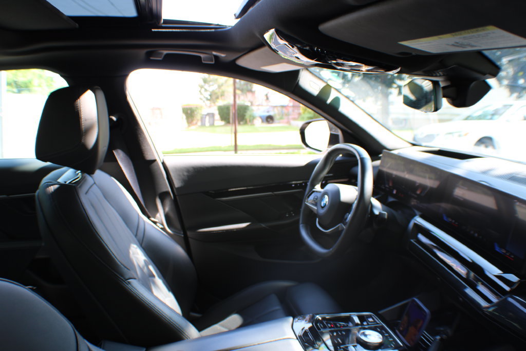 Used 2025 BMW 530i RWD image 19