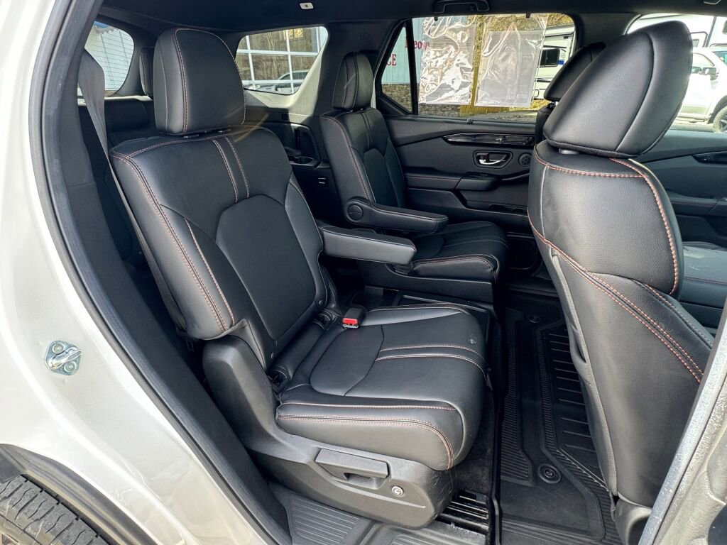 Used 2025 Honda Pilot TrailSport image 21