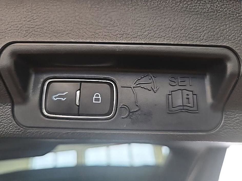 Used 2023 Ford Explorer XLT w/ Equipment Group 202A image 31