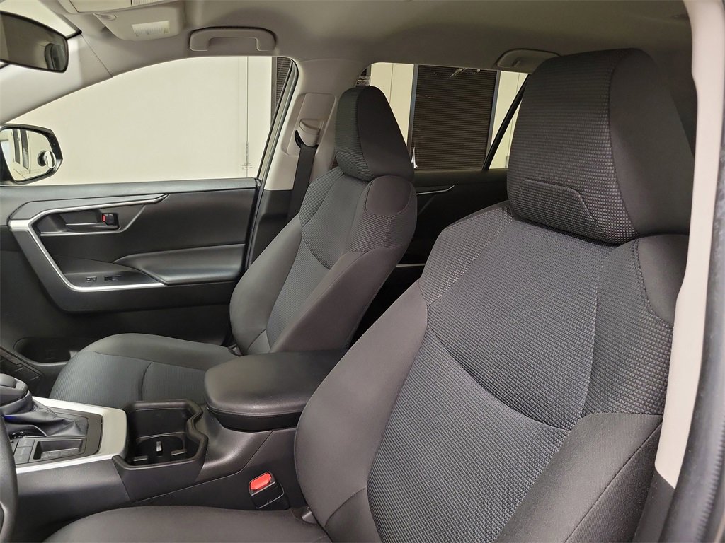 Used 2022 Toyota RAV4 LE image 13