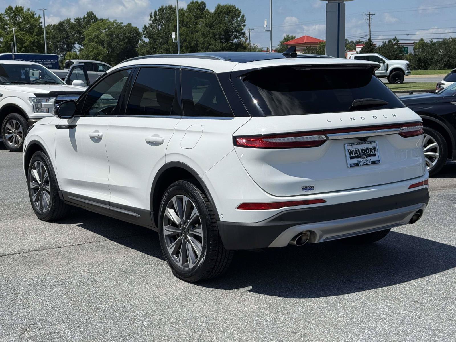 Used 2022 Lincoln Corsair Reserve w/ Equipment Group 201A AWD/4WD image 4
