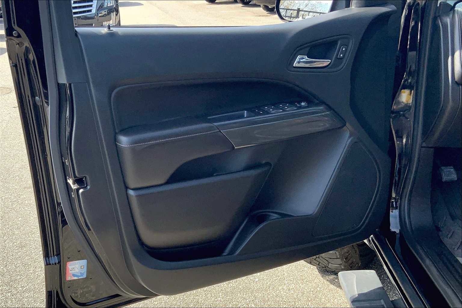 Certified 2022 GMC Canyon AT4 w/ Trailering Package image 21