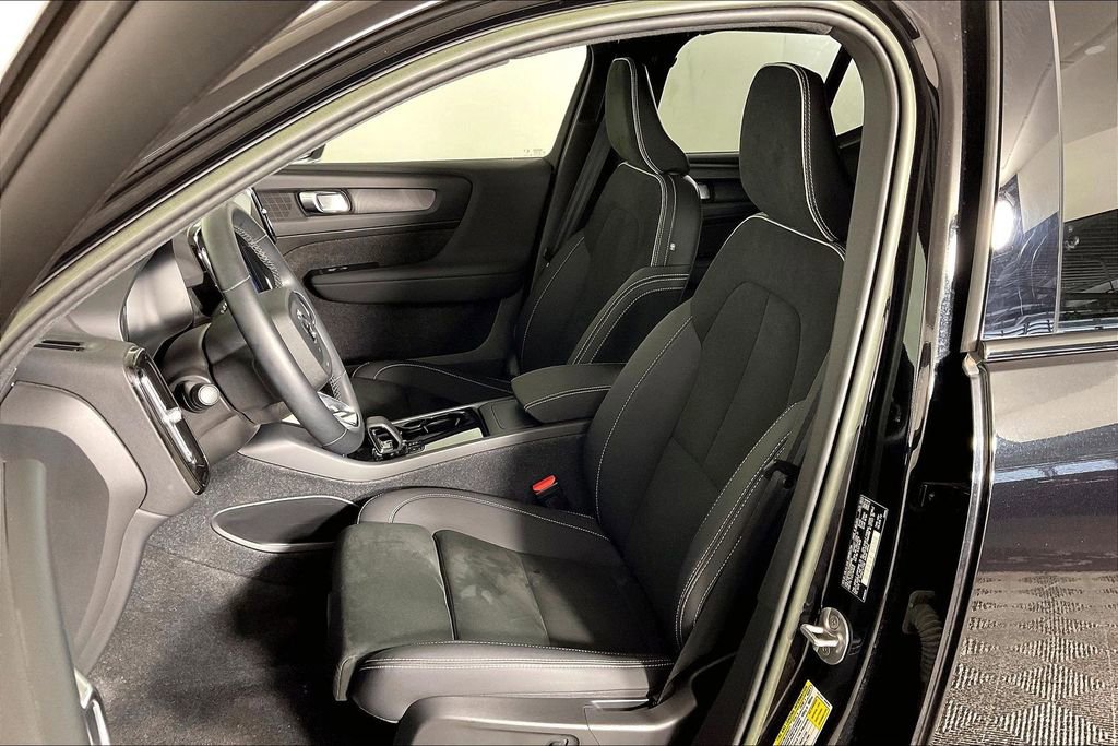 Used 2023 Volvo XC40 Recharge Plus w/ Protection Package Premier AWD/4WD image 24