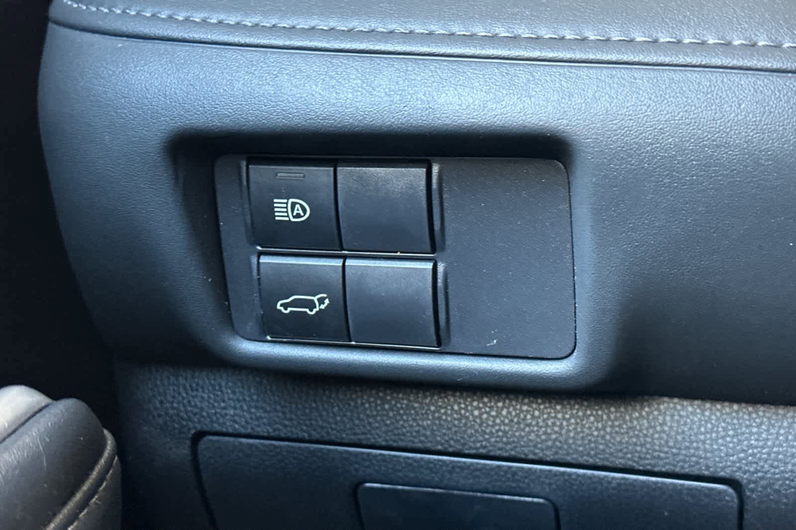 Used 2022 Toyota Highlander XLE AWD/4WD image 32