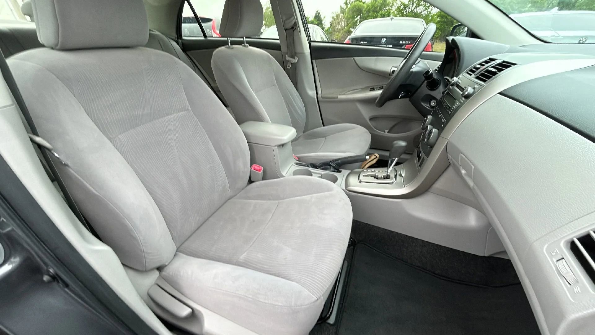 Used 2011 Toyota Corolla LE FWD image 30