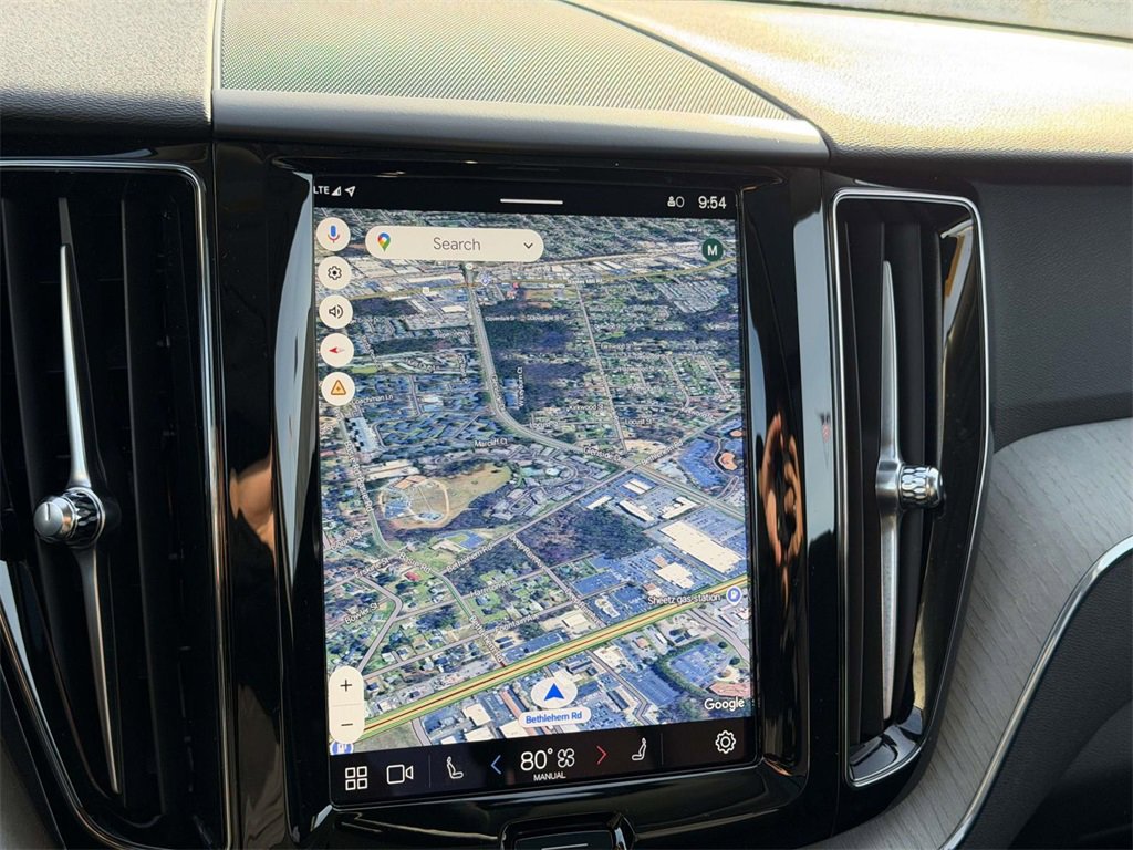 Used 2025 Volvo XC60 B5 Plus image 3