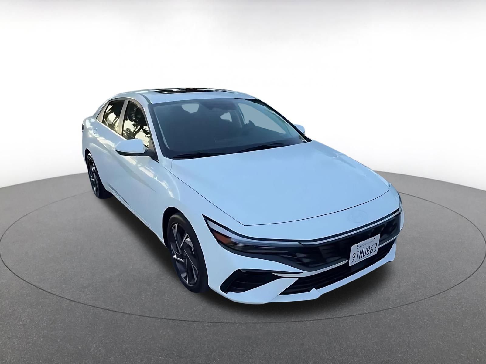 Used 2025 Hyundai Elantra SEL image 3