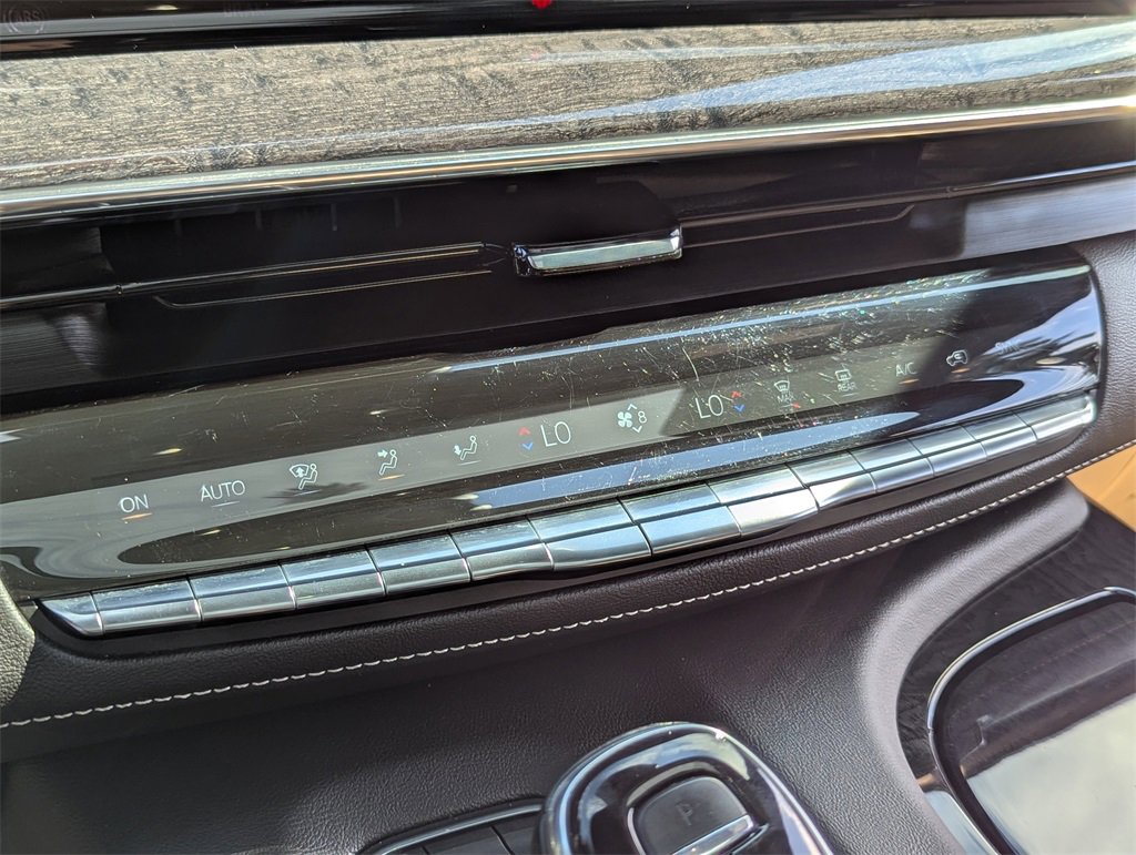 Used 2022 Cadillac Escalade Premium Luxury image 22