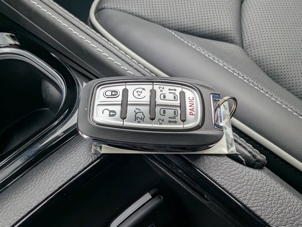 New 2026 Chrysler Pacifica Limited w/ S Appearance Package image 20