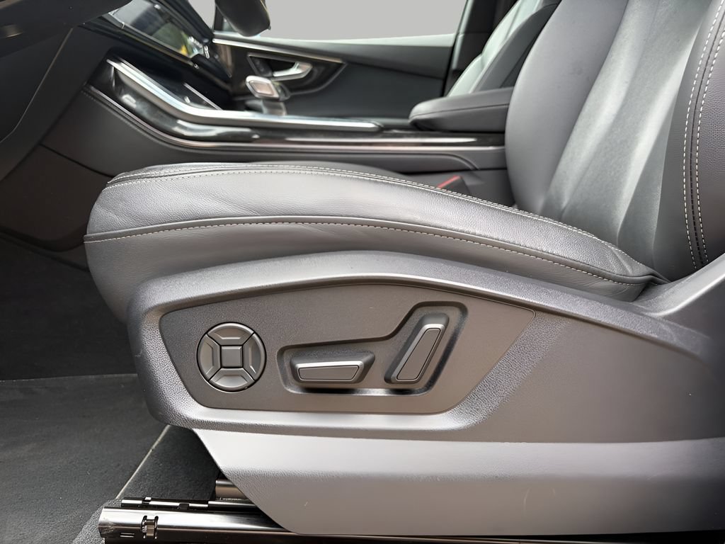 Used 2025 Audi Q7 3.0T Premium Plus AWD/4WD image 19